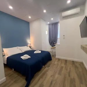 aura-apartments-napoli.hotels-amalfi.com/
